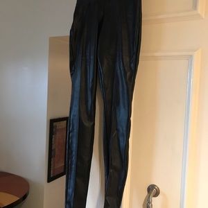 HUE  LEATHER LEGGINGS